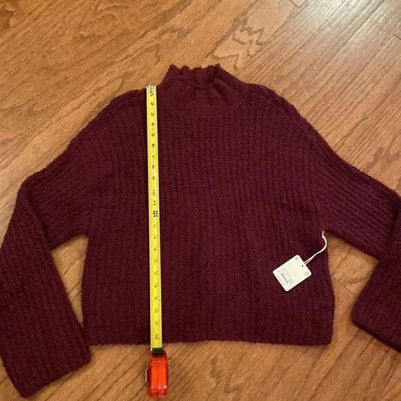 NWT a.n.a oversized, burgundy sweater, super soft size medium - Picture 5 of 10